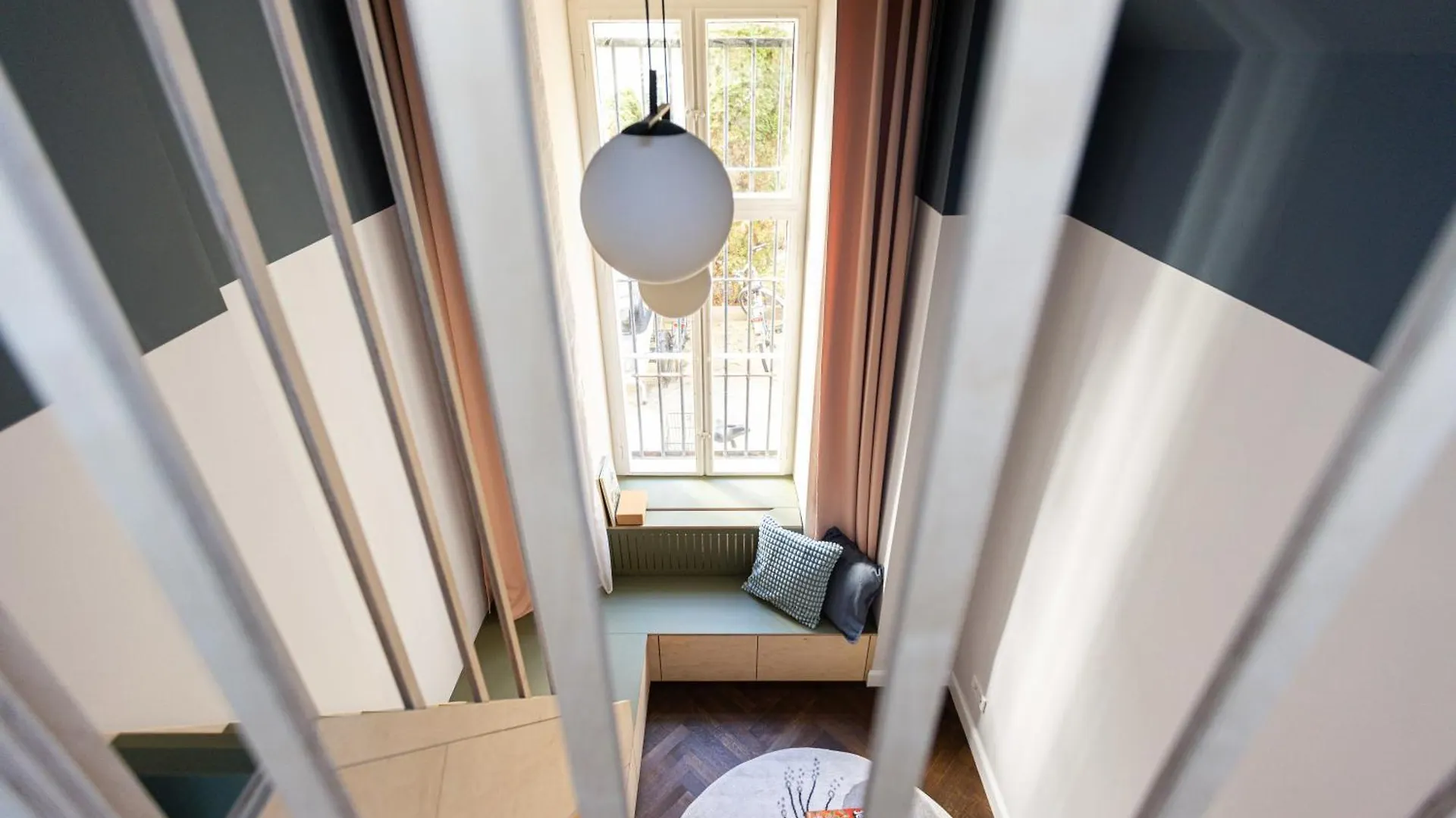 3 Bdr Apt In Prenzlauer Berg With Cinema Berlin 0*,