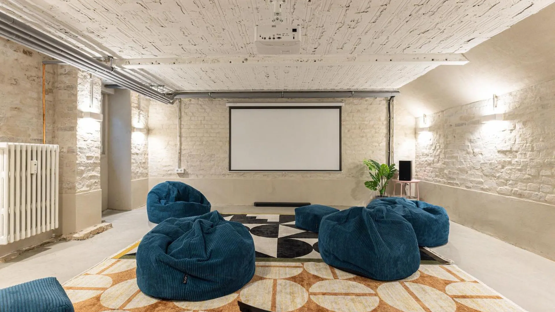 Apartment 3 Bdr Apt In Prenzlauer Berg With Cinema Berlin Germany