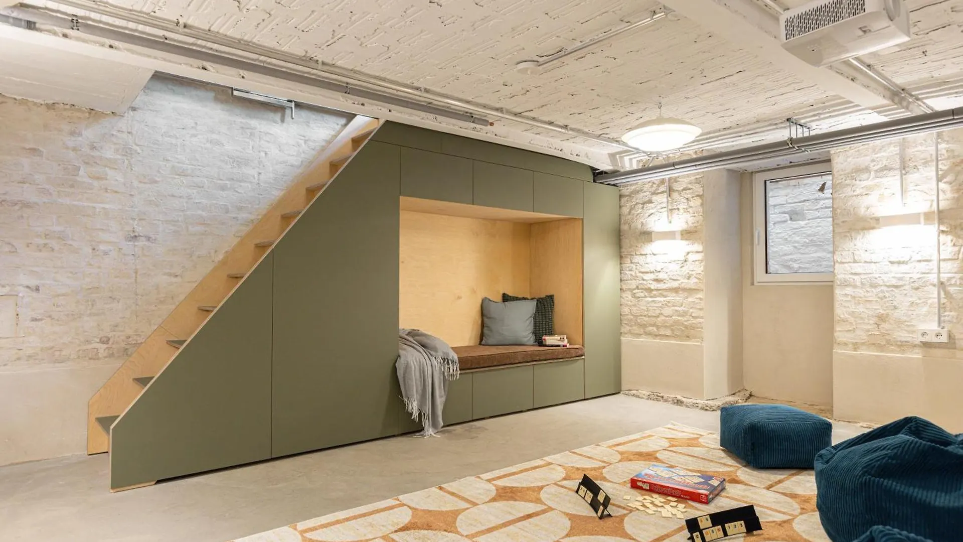 3 Bdr Apt In Prenzlauer Berg With Cinema Berlin 0*,