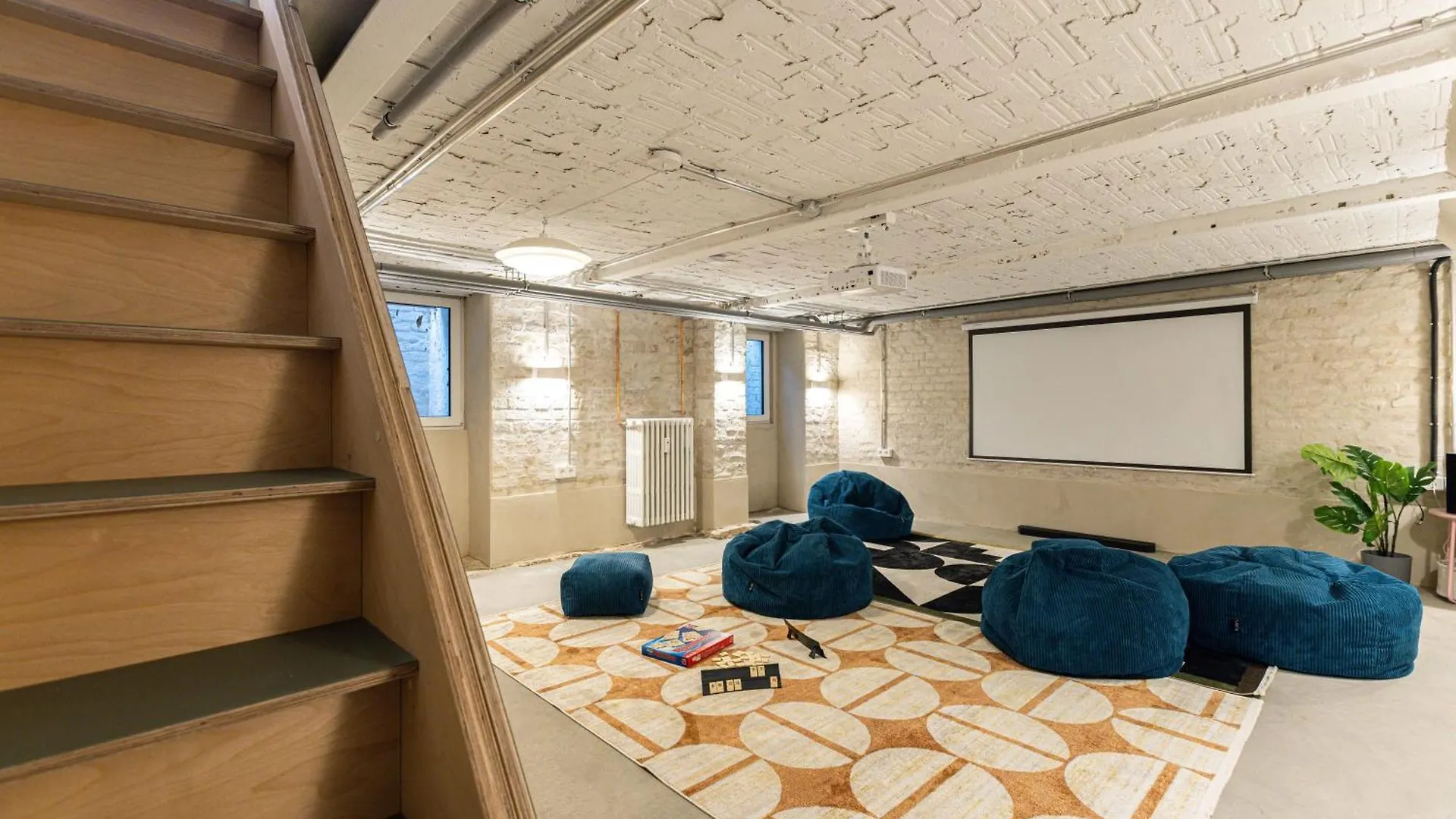 3 Bdr Apt In Prenzlauer Berg With Cinema Berlin Apartment