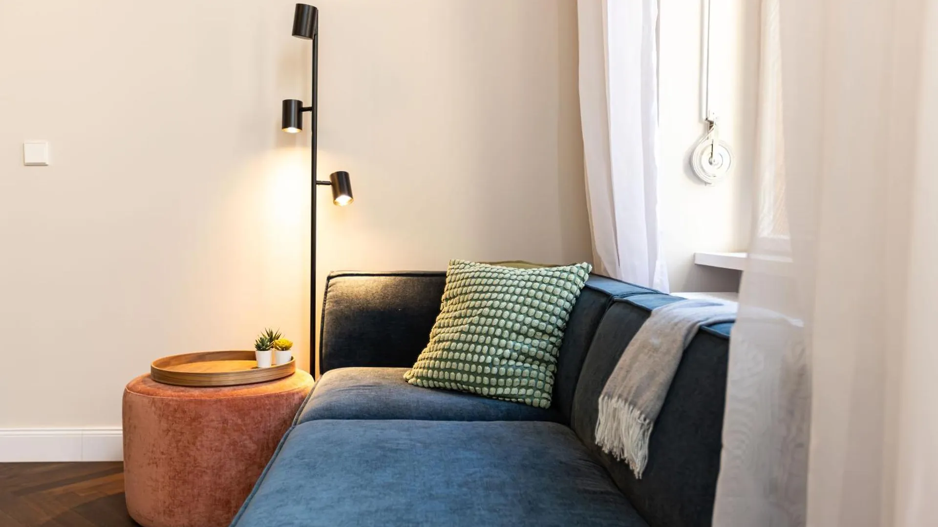 3 Bdr Apt In Prenzlauer Berg With Cinema Berlin