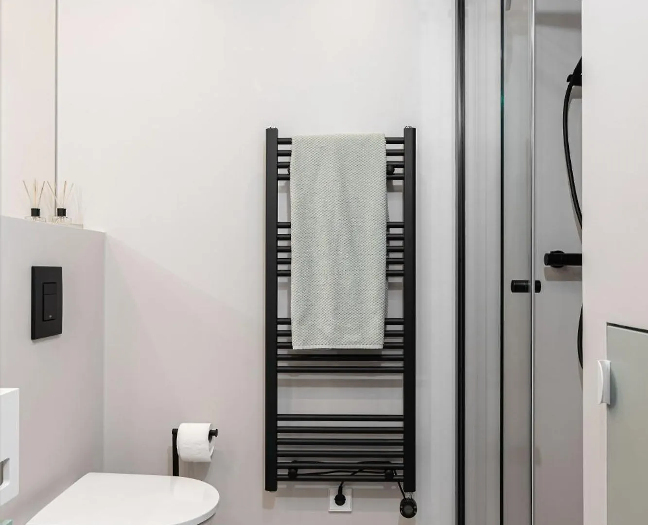 3 Bdr Apt In Prenzlauer Berg With Cinema Berlin Germany